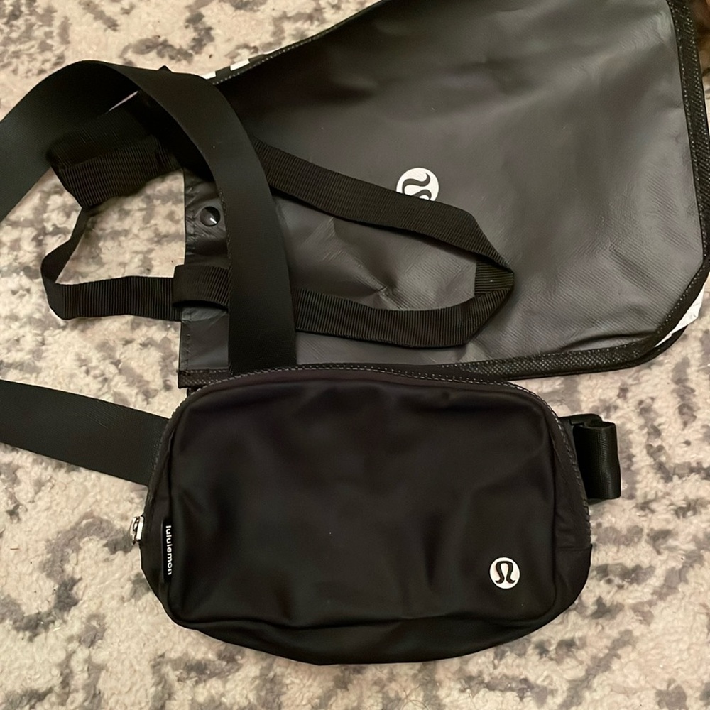 Lululemon Everywhere Belt Bag 1L